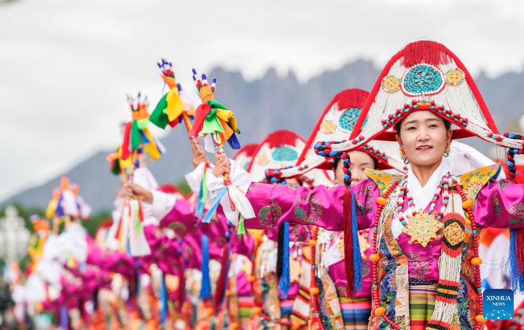 People join in celebration of Xizang Autonomous Region's 60th founding anniversary
