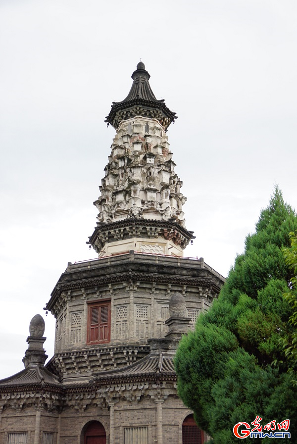 Graceful ancient pagodas highlight historic charm of Zhengding Ancient City