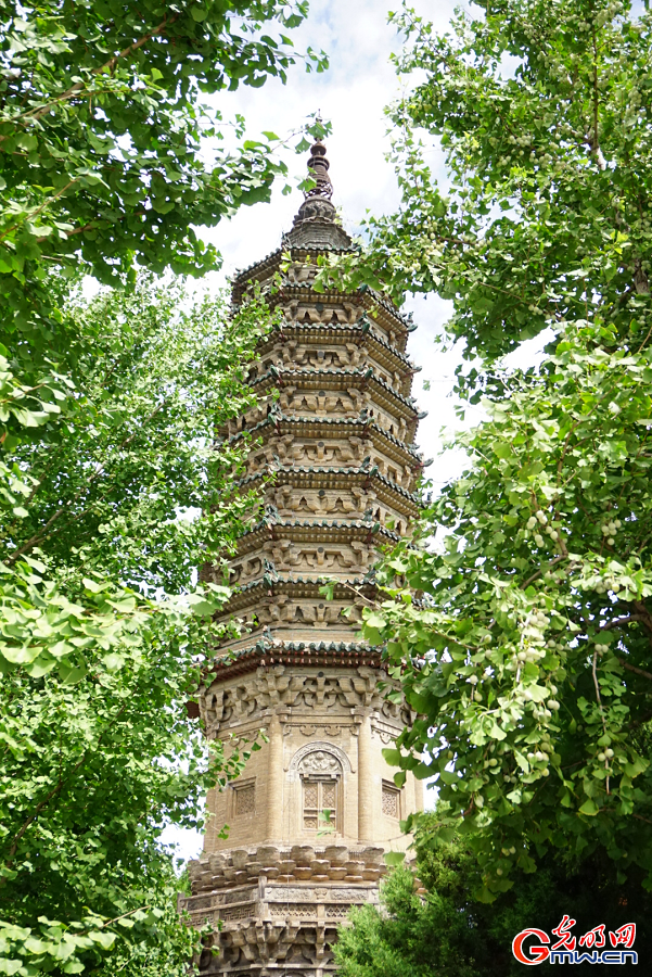 Graceful ancient pagodas highlight historic charm of Zhengding Ancient City