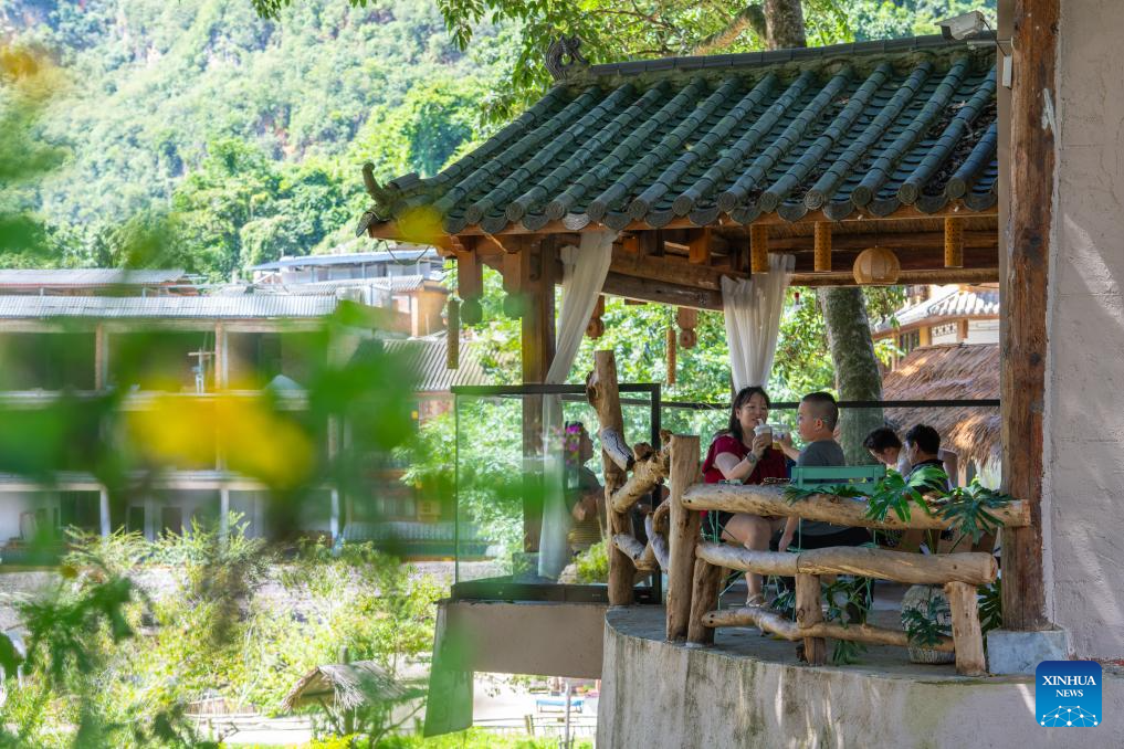 Tourism boosts local economy in Bamei Village, China's Yunnan