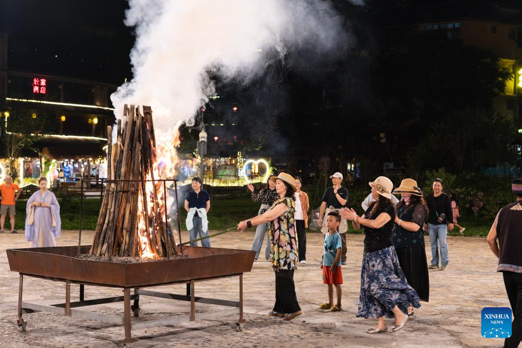 Tourism boosts local economy in Bamei Village, China's Yunnan