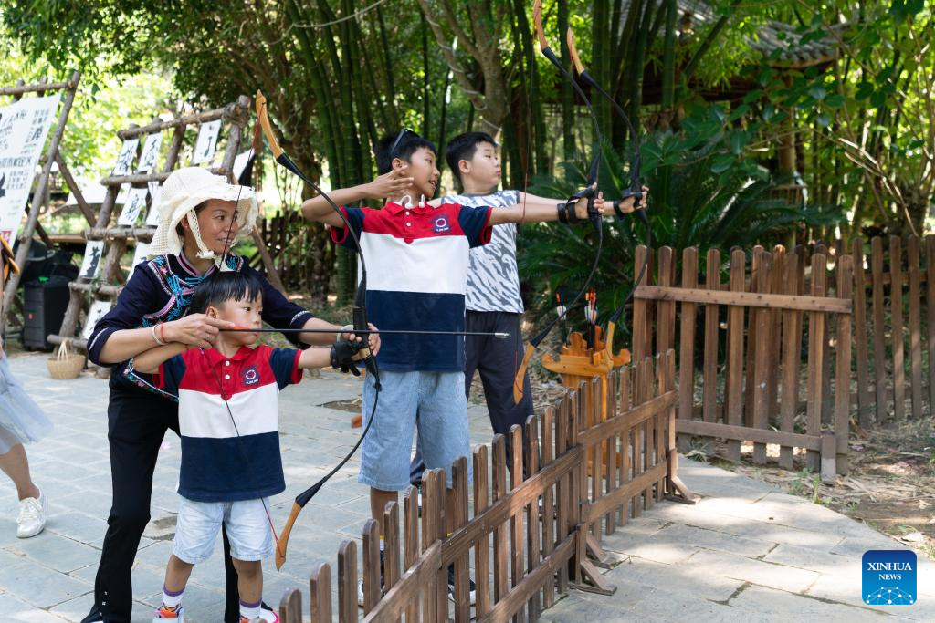 Tourism boosts local economy in Bamei Village, China's Yunnan