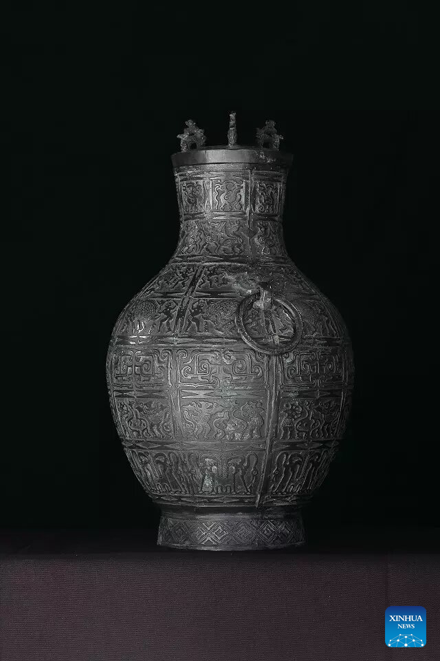 Chinese craftsmen uphold national intangible cultural heritage of Lead-Tin Engraving