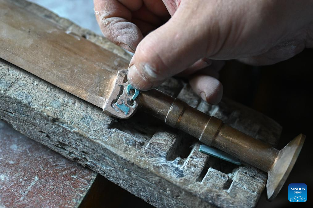 Chinese craftsmen uphold national intangible cultural heritage of Lead-Tin Engraving