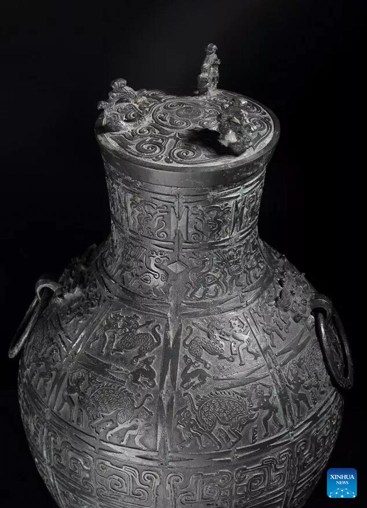 Chinese craftsmen uphold national intangible cultural heritage of Lead-Tin Engraving