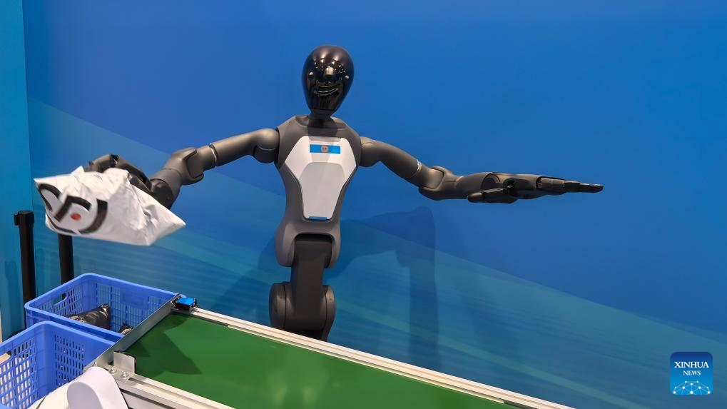 Robots highlighted at media center for SCO Summit 2025 in Tianjin