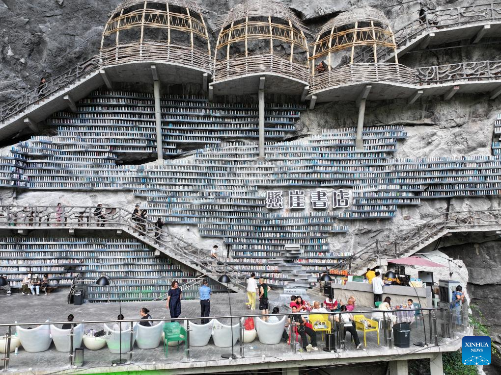 People enjoy tours across China