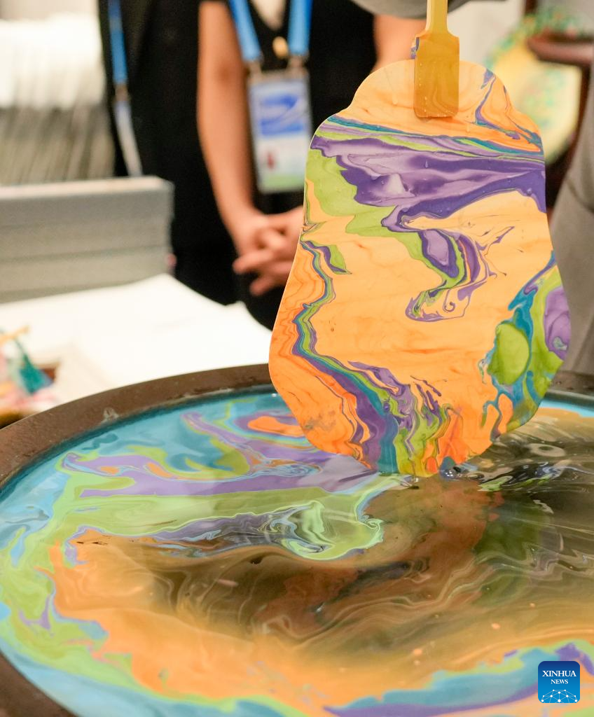 International guests for SCO Tianjin Summit experience China's intangible cultural heritage