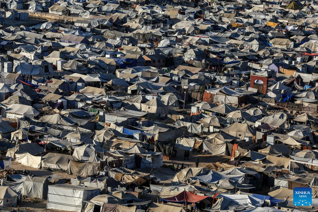 In pics: tents for displaced Palestinians on al-Rasheed Street in Gaza City
