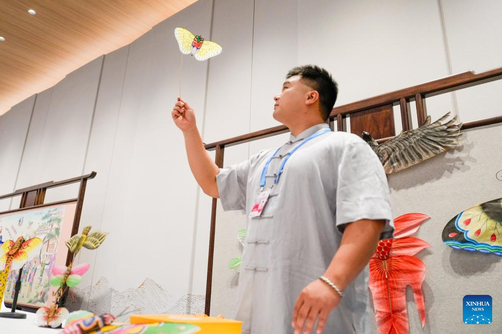 International guests for SCO Tianjin Summit experience China's intangible cultural heritage