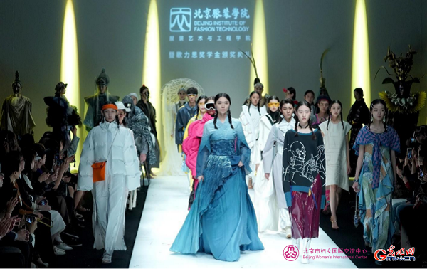 Beijing Women and Children Development Demonstration Base: Silk Street