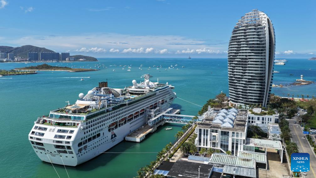 Cruise ship 