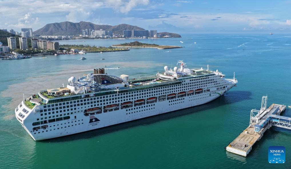 Cruise ship 