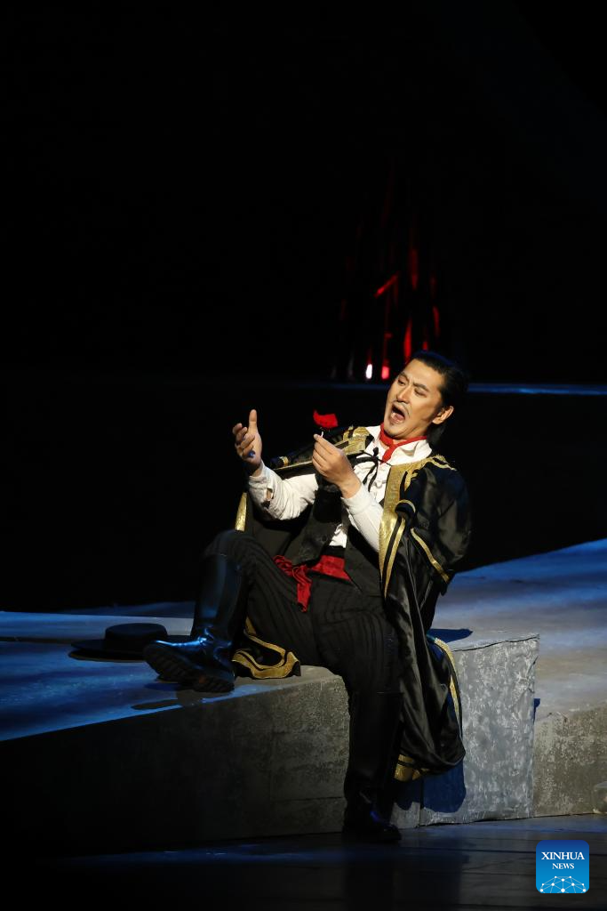 Chinese artists perform in opera 