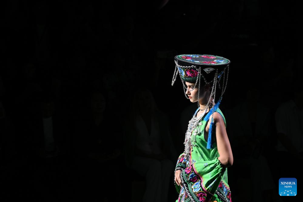 Models present creations featuring embroidery of Yi ethnic group in Beijing