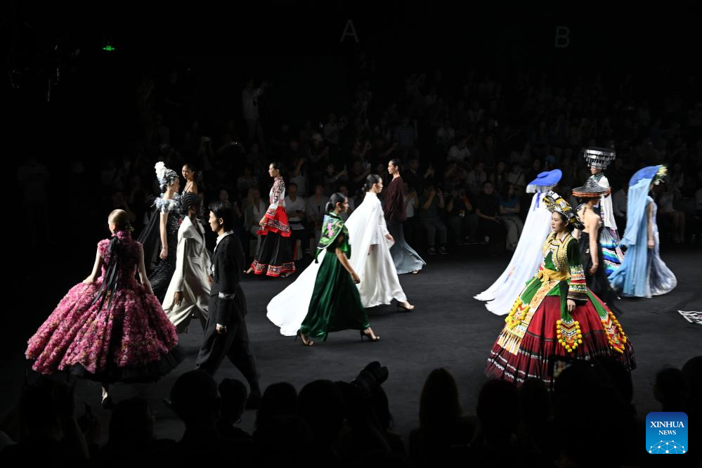 Models present creations featuring embroidery of Yi ethnic group in Beijing