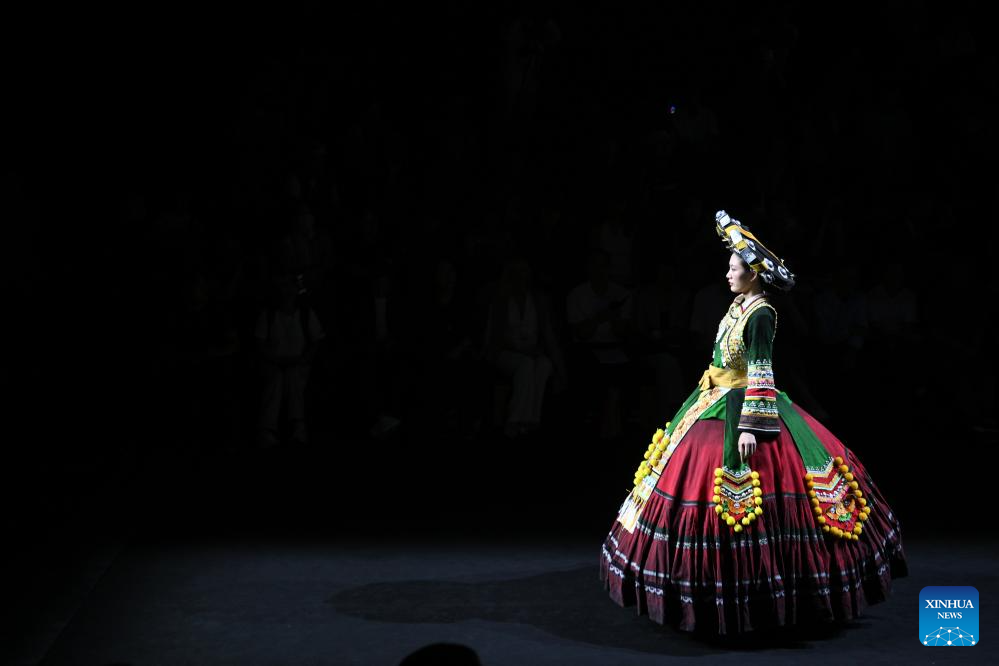 Models present creations featuring embroidery of Yi ethnic group in Beijing