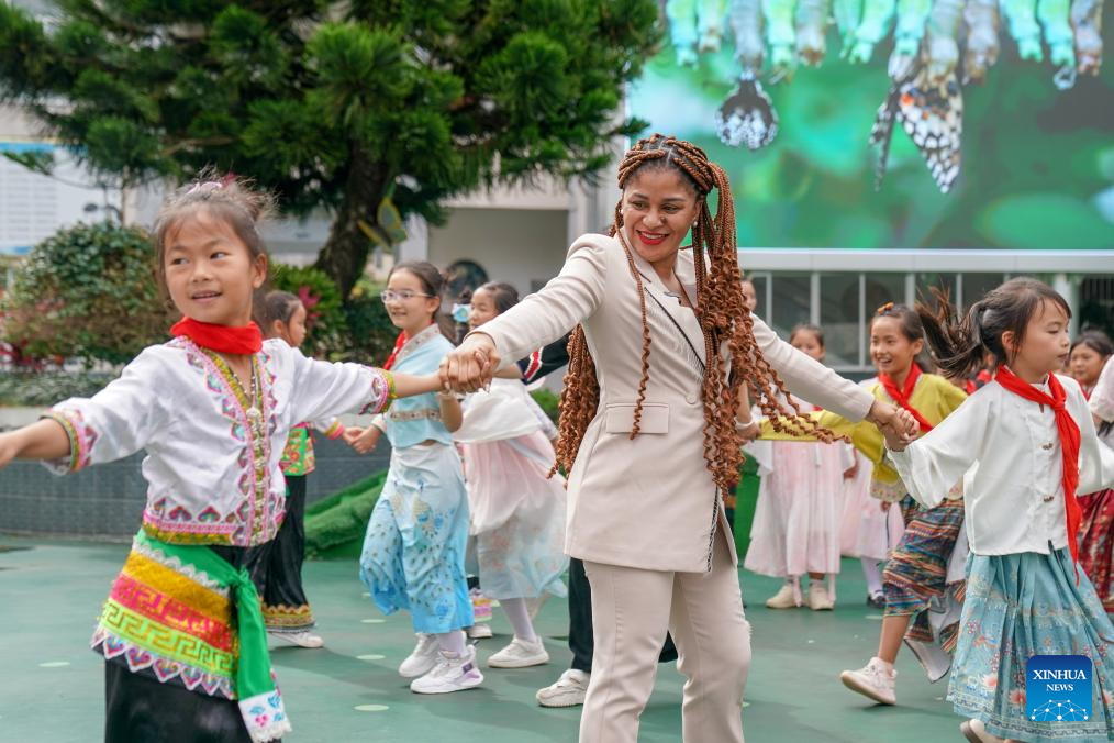 Journalist witnesses China-Equatorial Guinea friendship at donated school in China