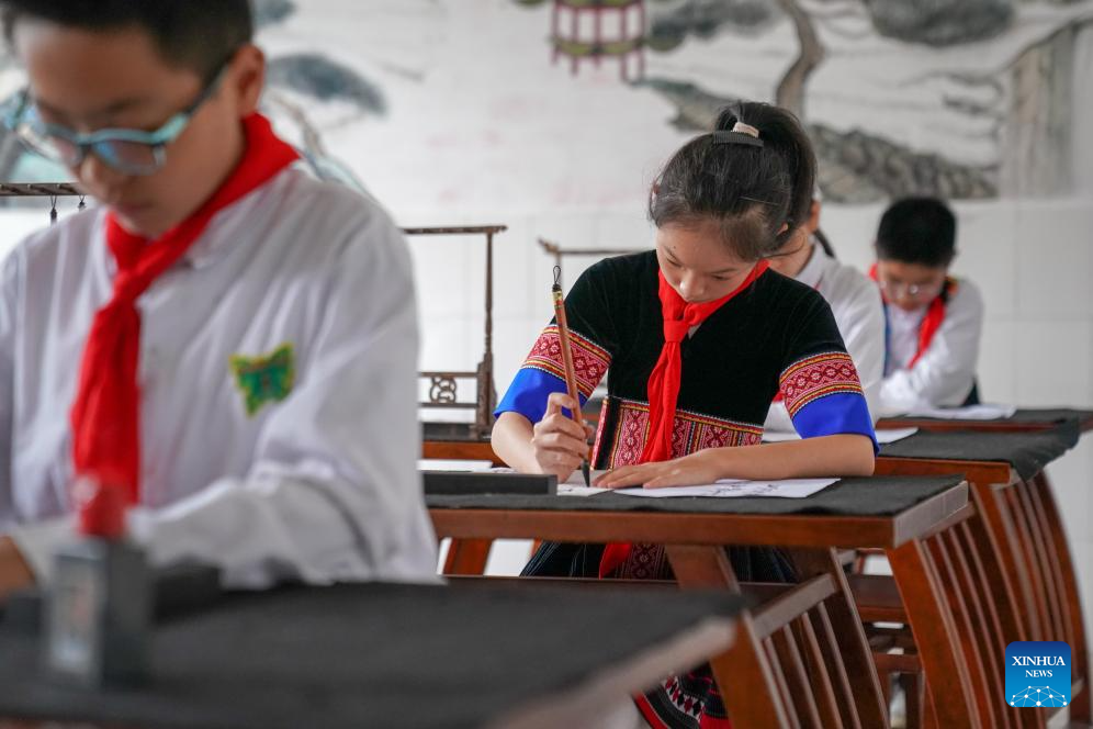 Journalist witnesses China-Equatorial Guinea friendship at donated school in China