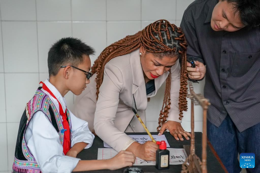 Journalist witnesses China-Equatorial Guinea friendship at donated school in China