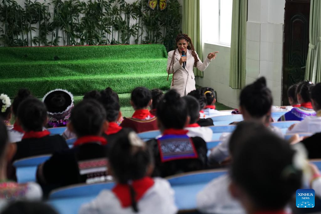 Journalist witnesses China-Equatorial Guinea friendship at donated school in China
