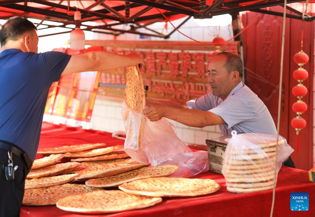 Traditional naan-making techniques inherited, developed in Xinjiang