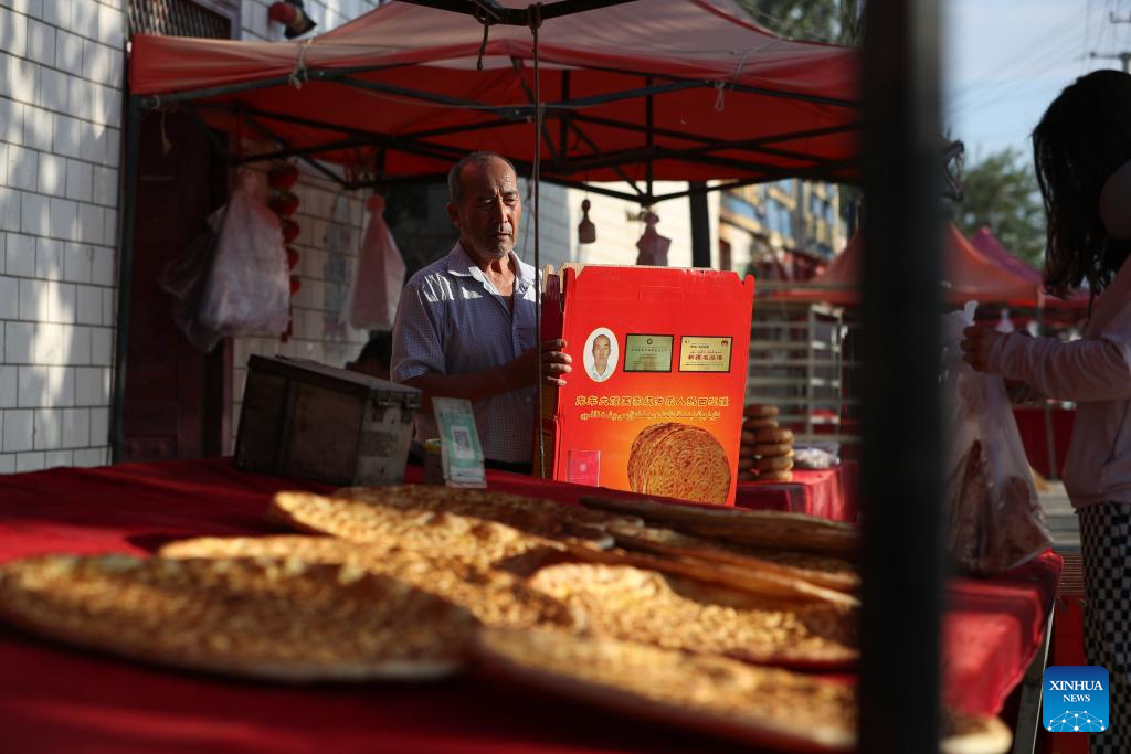 Traditional naan-making techniques inherited, developed in Xinjiang
