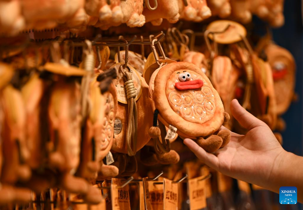Traditional naan-making techniques inherited, developed in Xinjiang