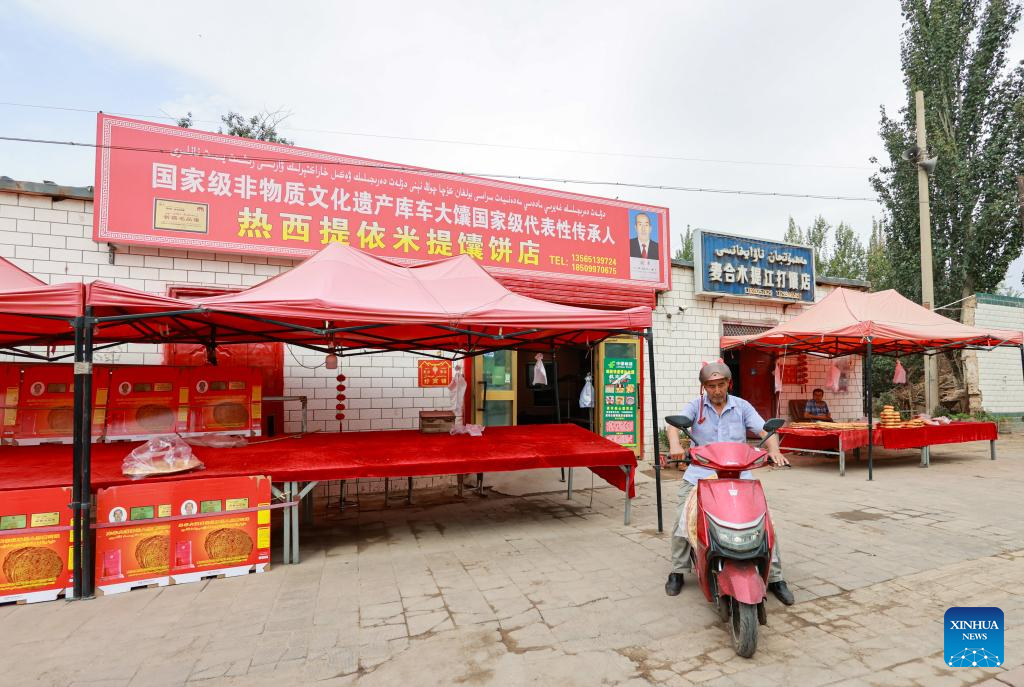 Traditional naan-making techniques inherited, developed in Xinjiang