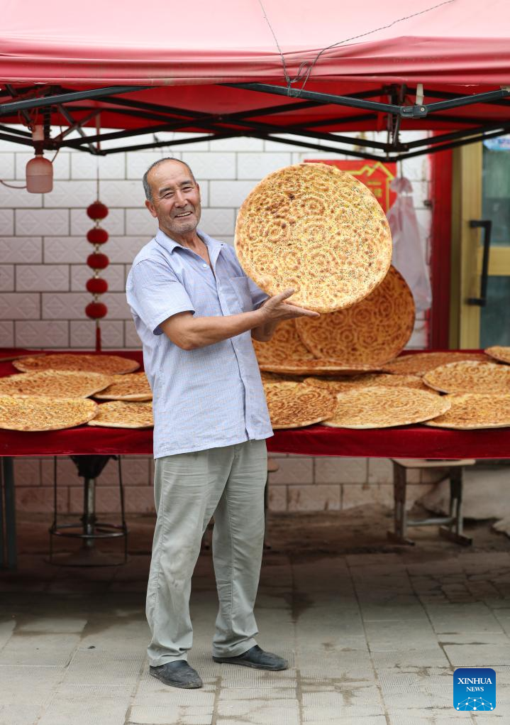 Traditional naan-making techniques inherited, developed in Xinjiang
