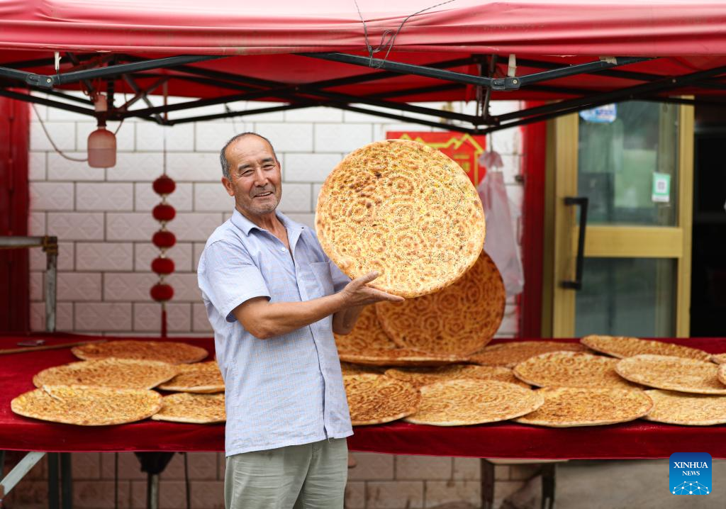 Traditional naan-making techniques inherited, developed in Xinjiang