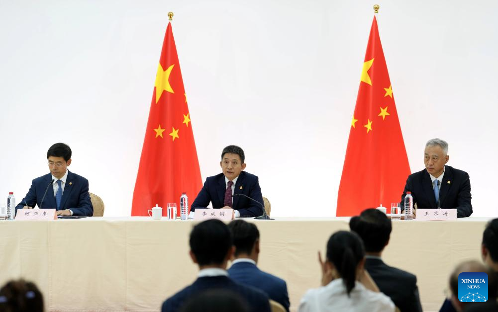 China, U.S. hold candid, constructive talks on trade, TikTok
