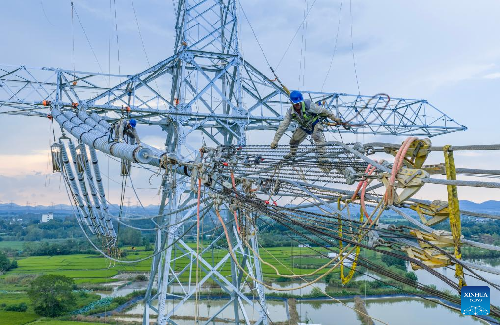 Anhui section of Gansu-Zhejiang ultra-high voltage power transmission project enters conductor stringing phase