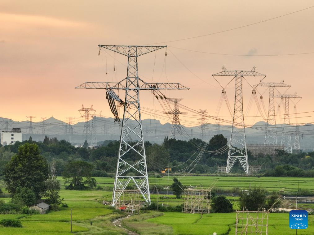 Anhui section of Gansu-Zhejiang ultra-high voltage power transmission project enters conductor stringing phase