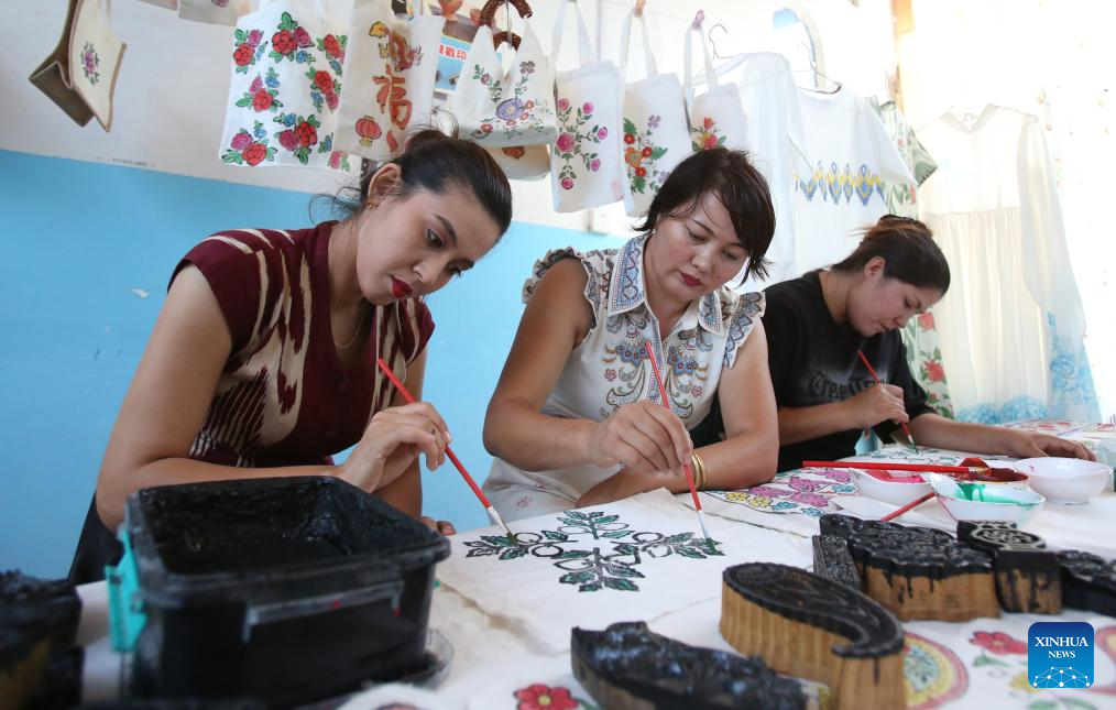 Ancient city of Kashgar transforms into unique tourist destination in China's Xinjiang