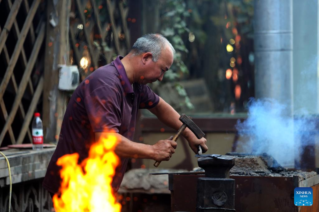 Ancient city of Kashgar transforms into unique tourist destination in China's Xinjiang