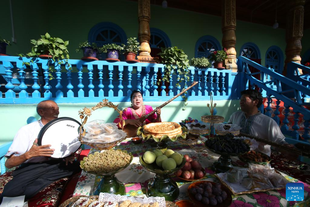 Ancient city of Kashgar transforms into unique tourist destination in China's Xinjiang
