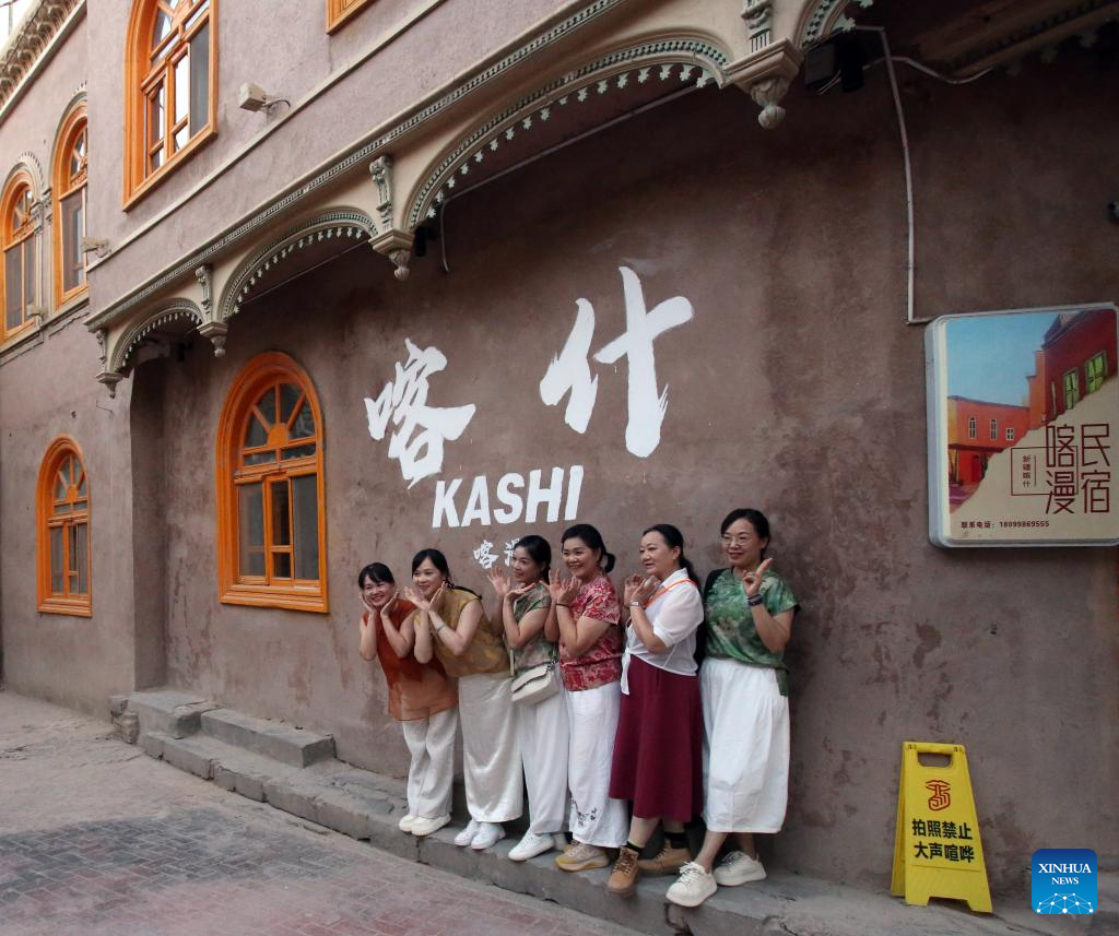 Ancient city of Kashgar transforms into unique tourist destination in China's Xinjiang