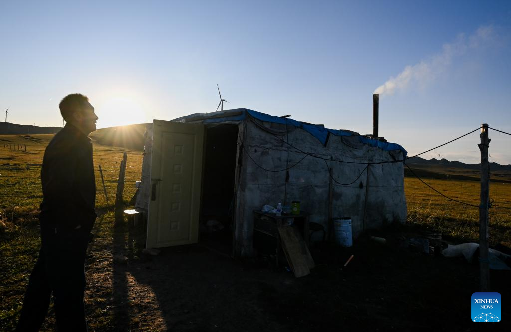 Herders lead livestock migrations with modern conveniences in China's Inner Mongolia