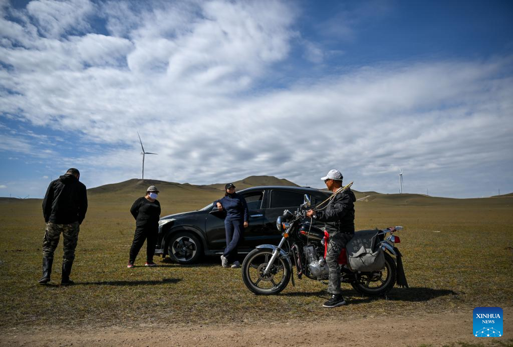 Herders lead livestock migrations with modern conveniences in China's Inner Mongolia