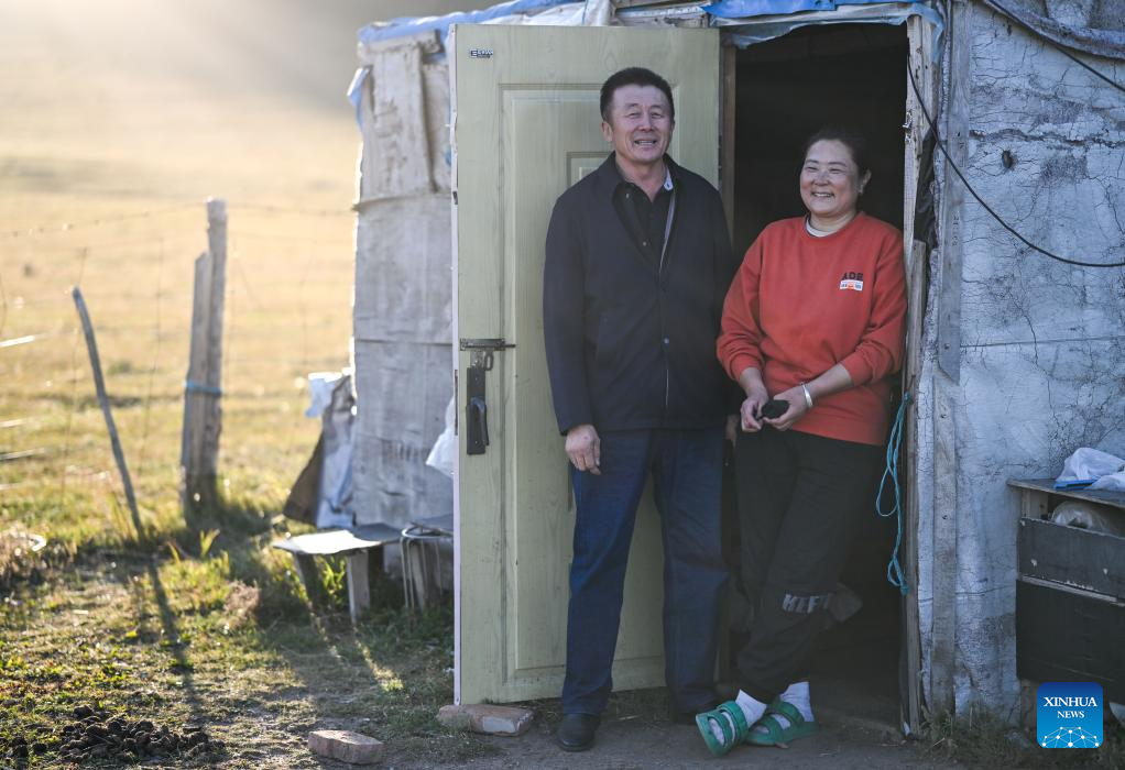 Herders lead livestock migrations with modern conveniences in China's Inner Mongolia