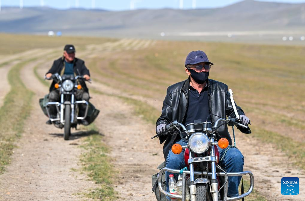Herders lead livestock migrations with modern conveniences in China's Inner Mongolia
