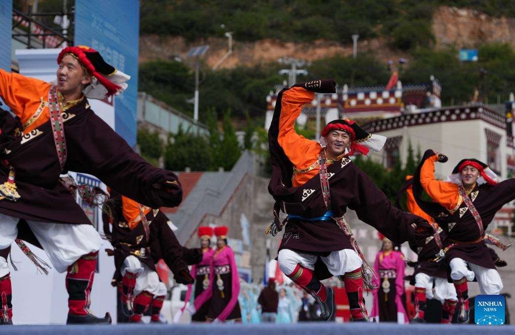 Whitewashing cultural week starts in Xiangcheng, China's Sichuan