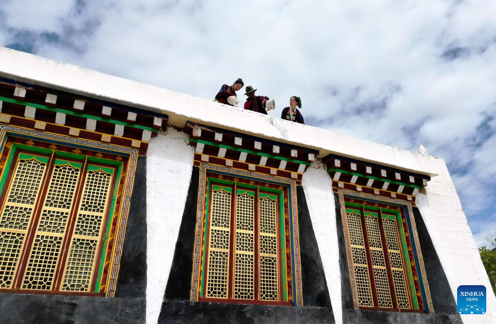 Whitewashing cultural week starts in Xiangcheng, China's Sichuan