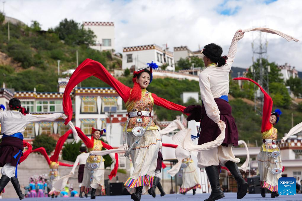 Whitewashing cultural week starts in Xiangcheng, China's Sichuan