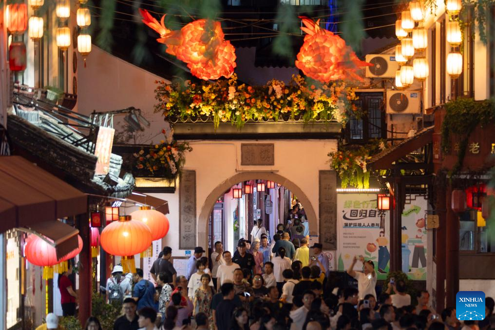 Light shows staged at Qibao Ancient Town in Shanghai