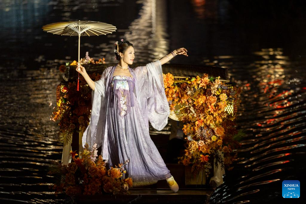Light shows staged at Qibao Ancient Town in Shanghai