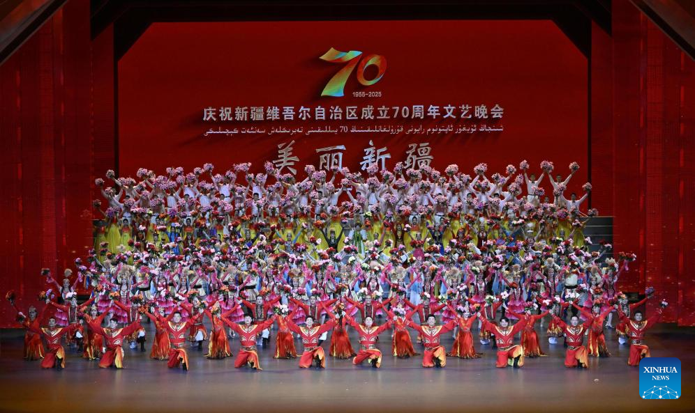 Gala held in Urumqi to mark 70th founding anniv. of Xinjiang Uygur Autonomous Region