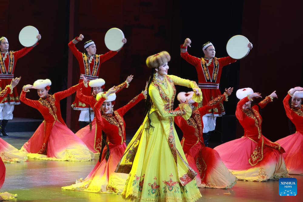 Gala held in Urumqi to mark 70th founding anniv. of Xinjiang Uygur Autonomous Region