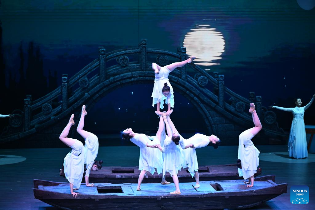 Int'l circus festival opens in China's 